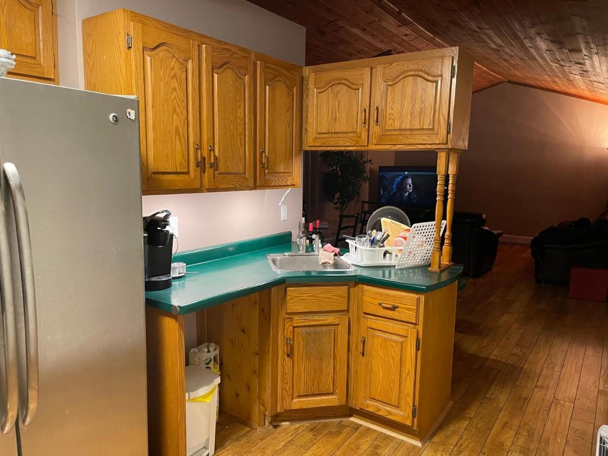 Cedar Vista Motel Тобермори Экстерьер фото