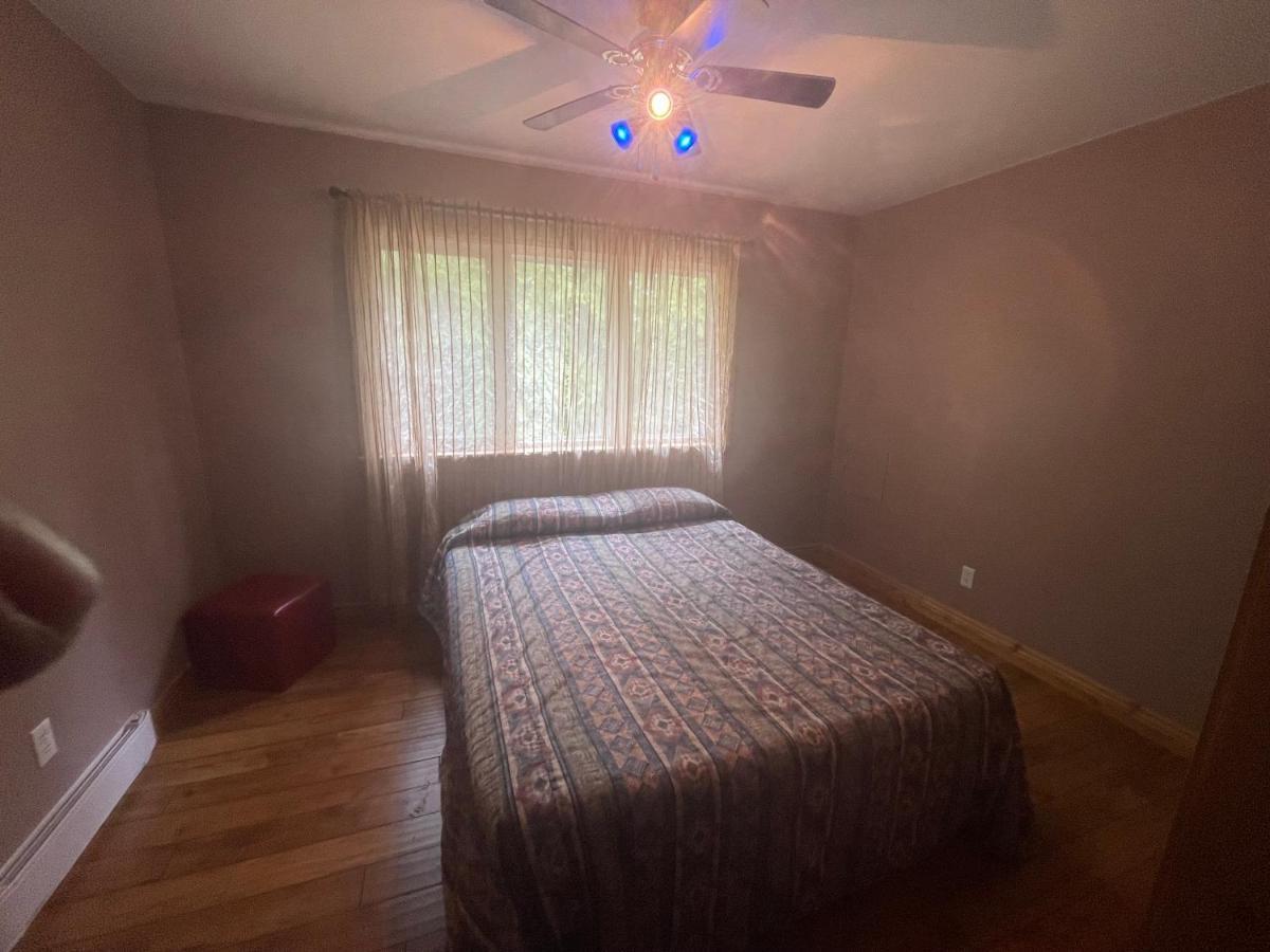 Cedar Vista Motel Тобермори Экстерьер фото