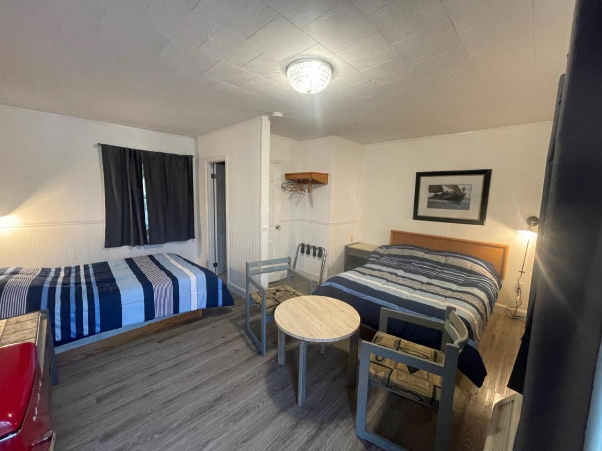 Cedar Vista Motel Тобермори Экстерьер фото