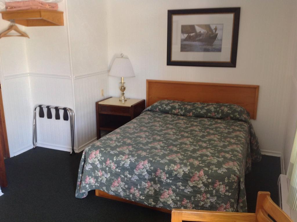 Cedar Vista Motel Тобермори Номер фото