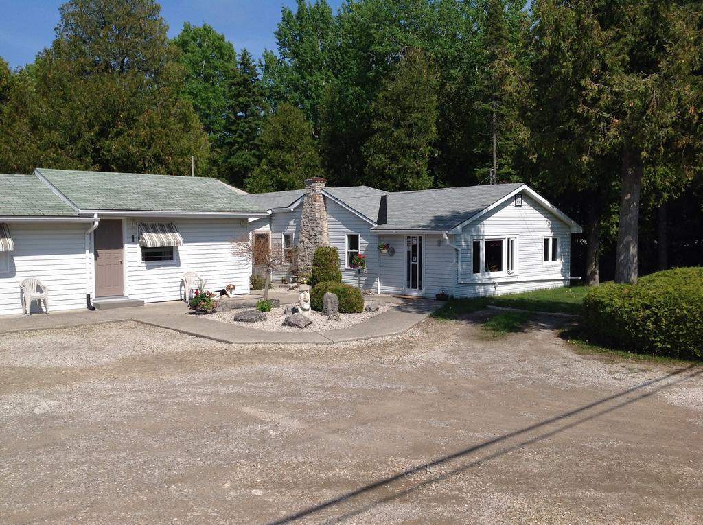 Cedar Vista Motel Тобермори Экстерьер фото