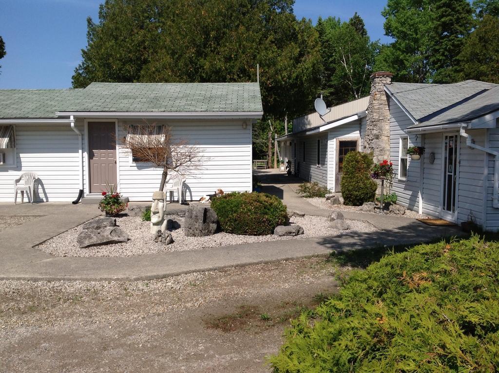 Cedar Vista Motel Тобермори Экстерьер фото